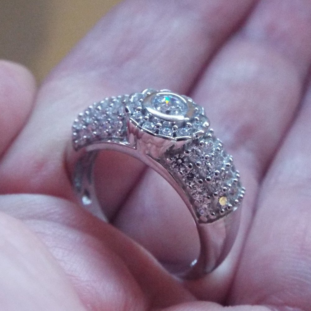 Swarovski Zirconia Ring Sz 7 Platinum/Sterling